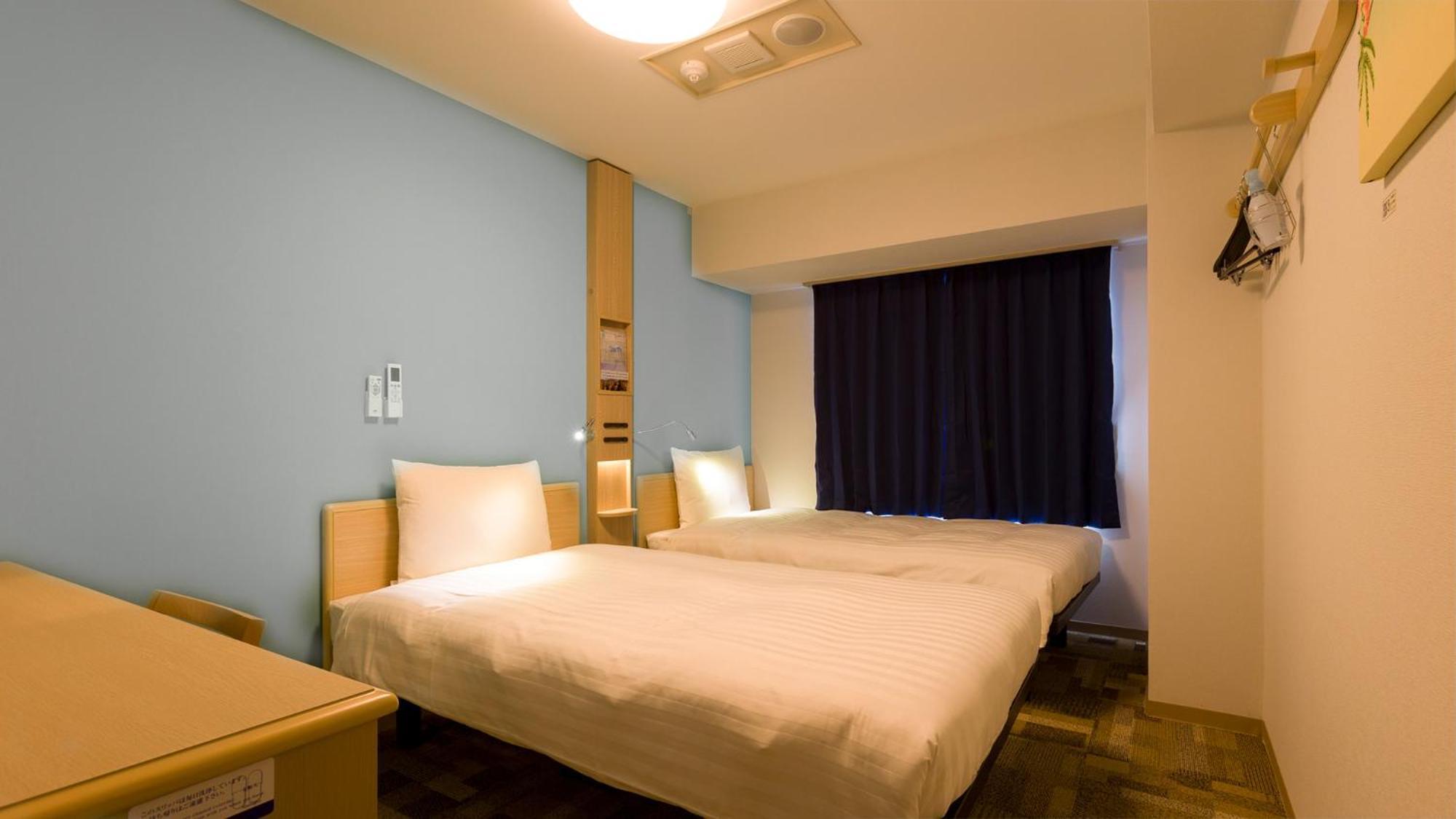Toyoko Inn Kyoto Biwako Оцу Стая снимка