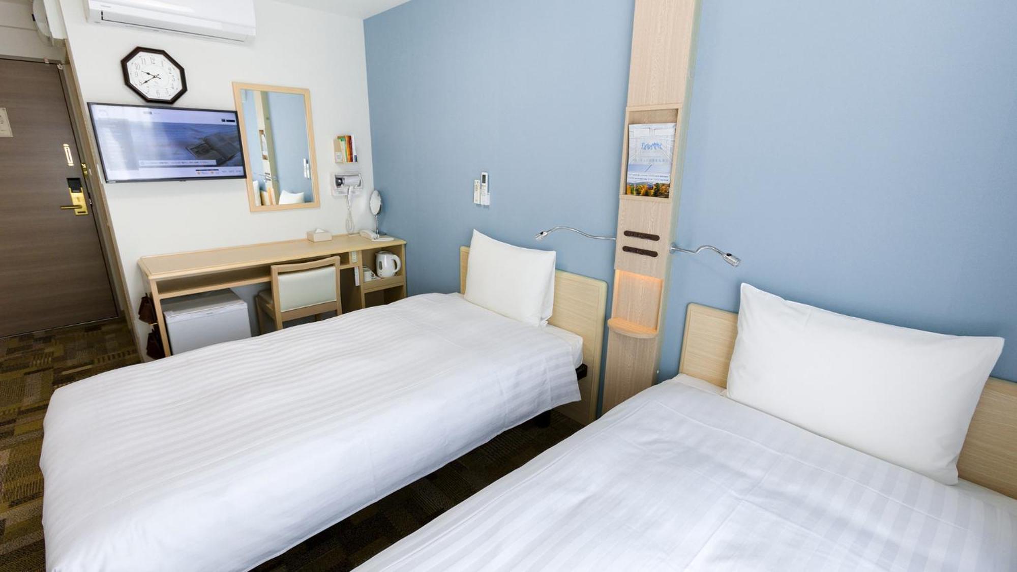 Toyoko Inn Kyoto Biwako Оцу Стая снимка